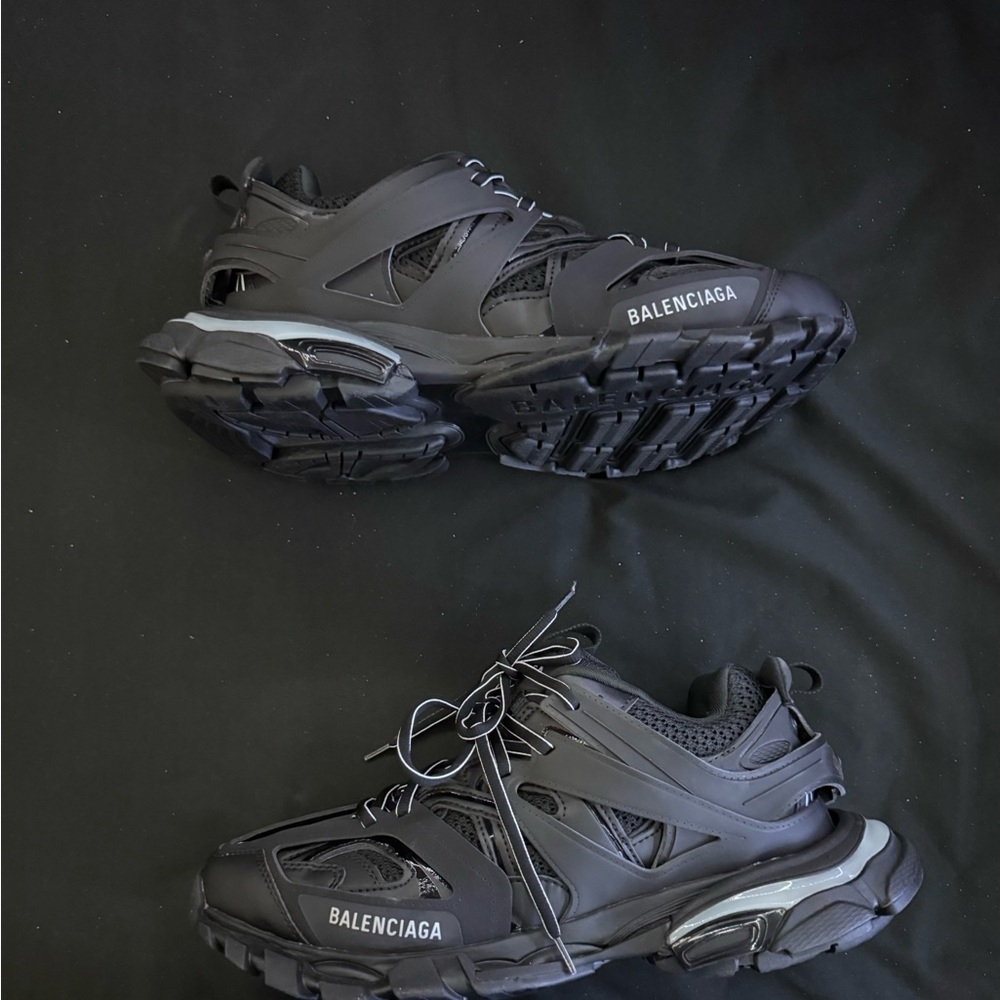 Balenciaga Black LED Light-Up Sneakers - Picture 3 of 7